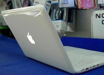 Apple Macbook White Unibody Limited Edition photo