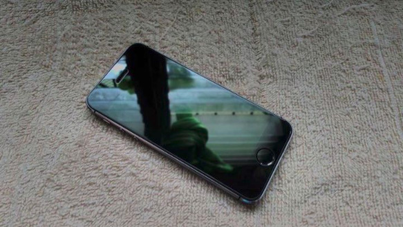 Apple iPhone 5S 64GB Factory Unlocked 99% Smooth photo